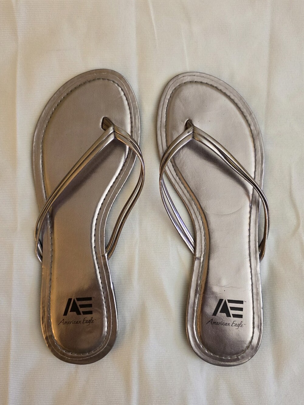 EUC American Eagle Metallic Women’s Flip Flop Sandals Size 9